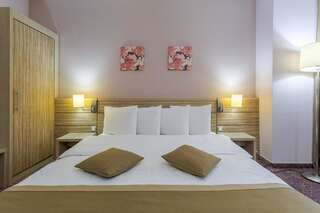 Отель RIN Grand Hotel Бухарест Superior Double Room with Delta View-3